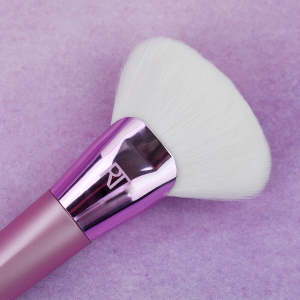 Кисть для контуринга / Real Techniques Cashmere Dreams Contour Fan Brush